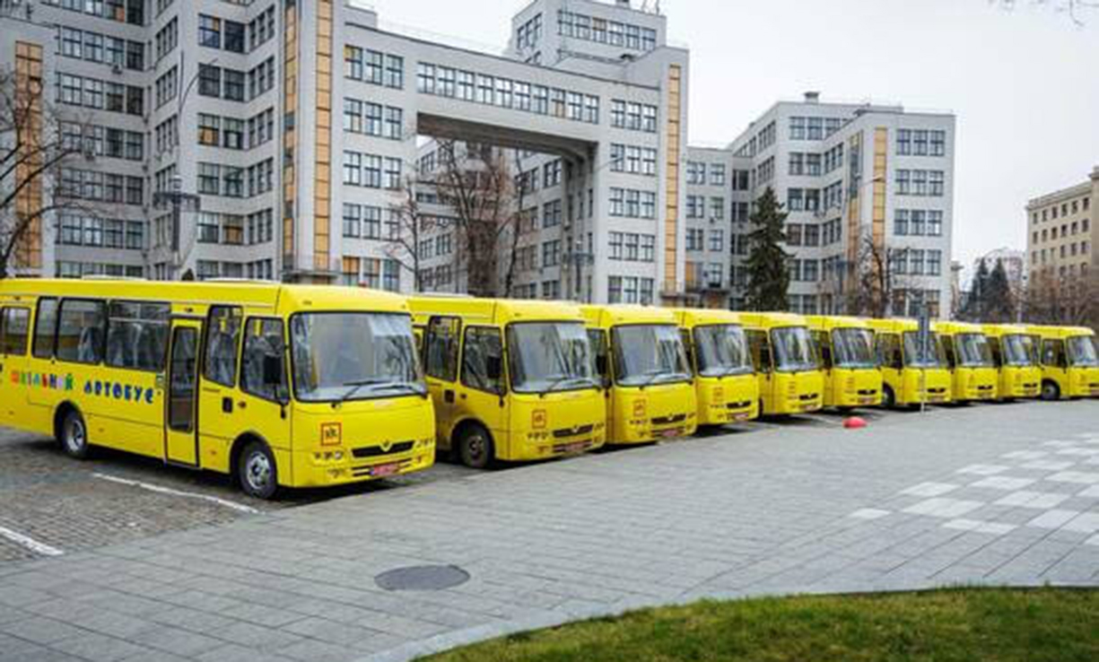 Громади Харківщини отримали 11 нових шкільних автобусів