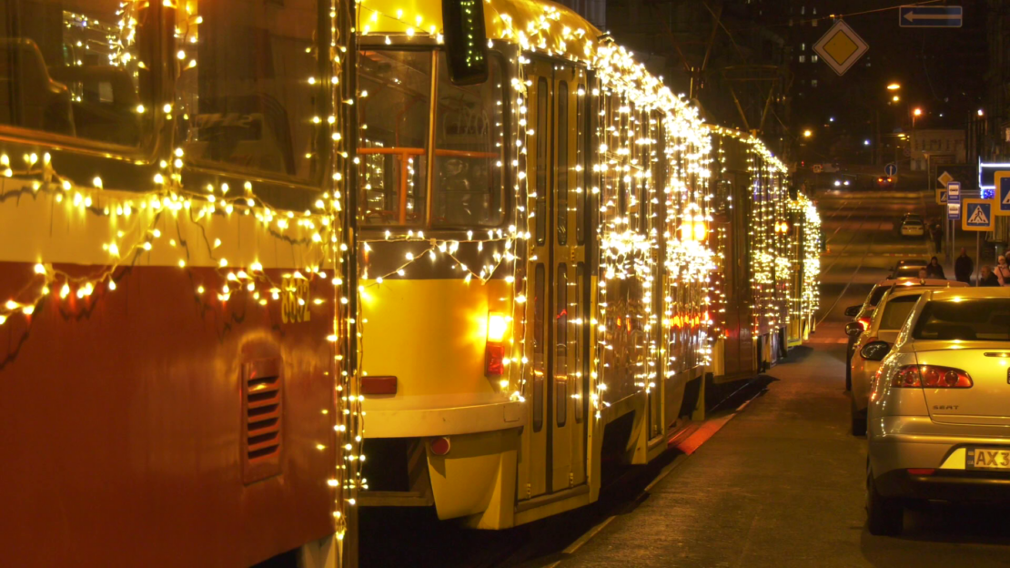 Парад різдвяних трамваїв