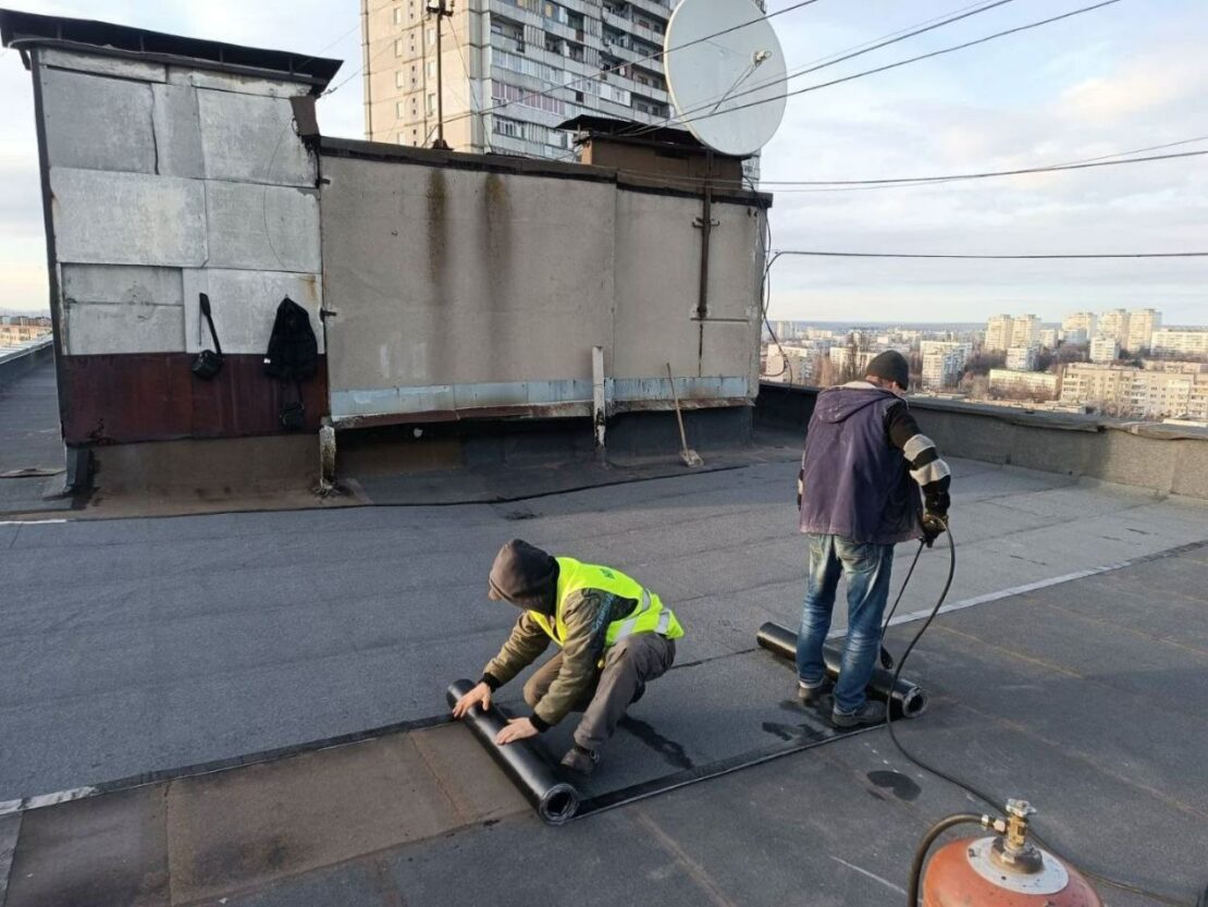 Минулого року у Харкові відновили понад 100 покрівель (фото)