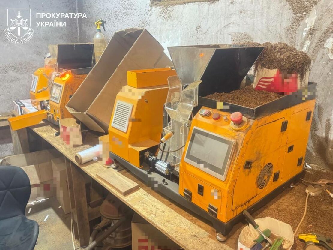 На Харківщині викрили підпільний цех з виготовлення контрафактних сигарет (фото)