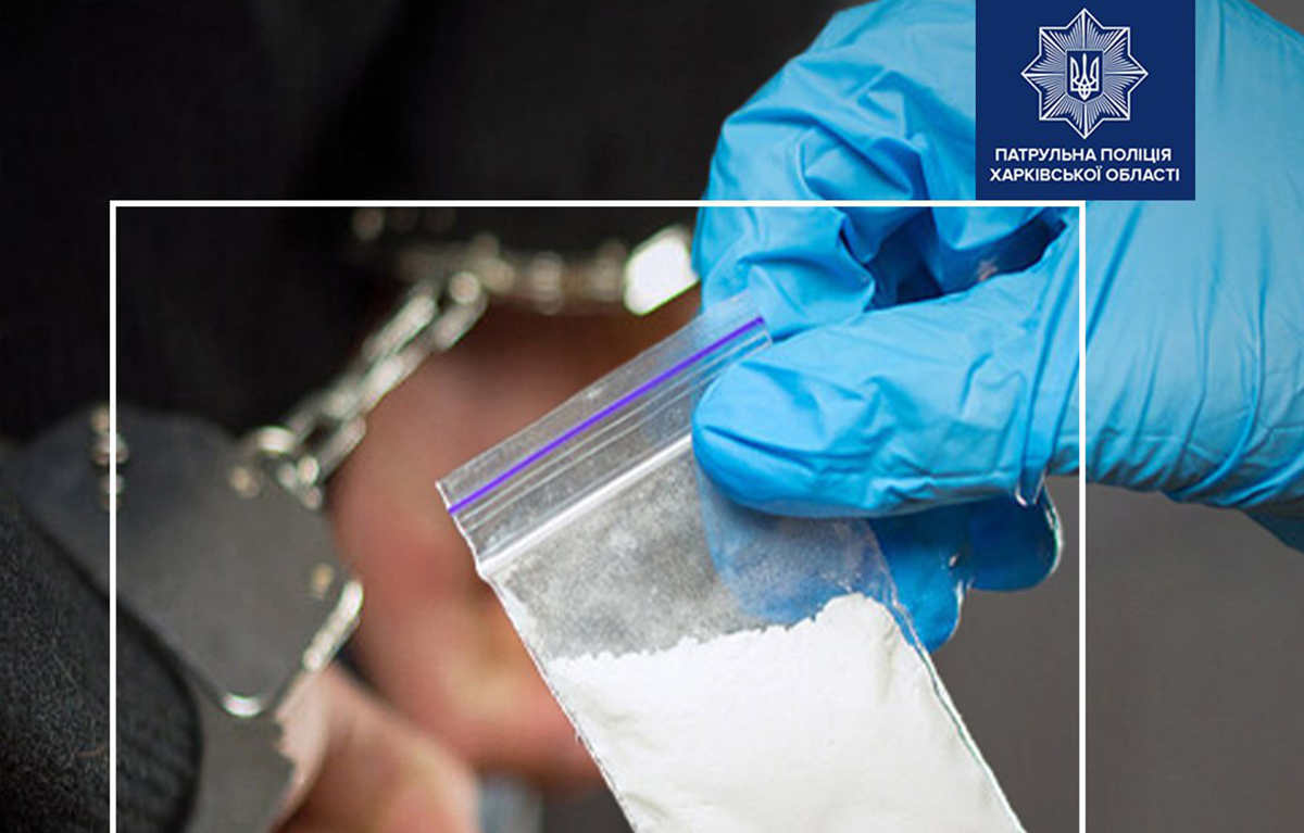 У Харкові чоловік з наркотиками пропонував хабар патрульним