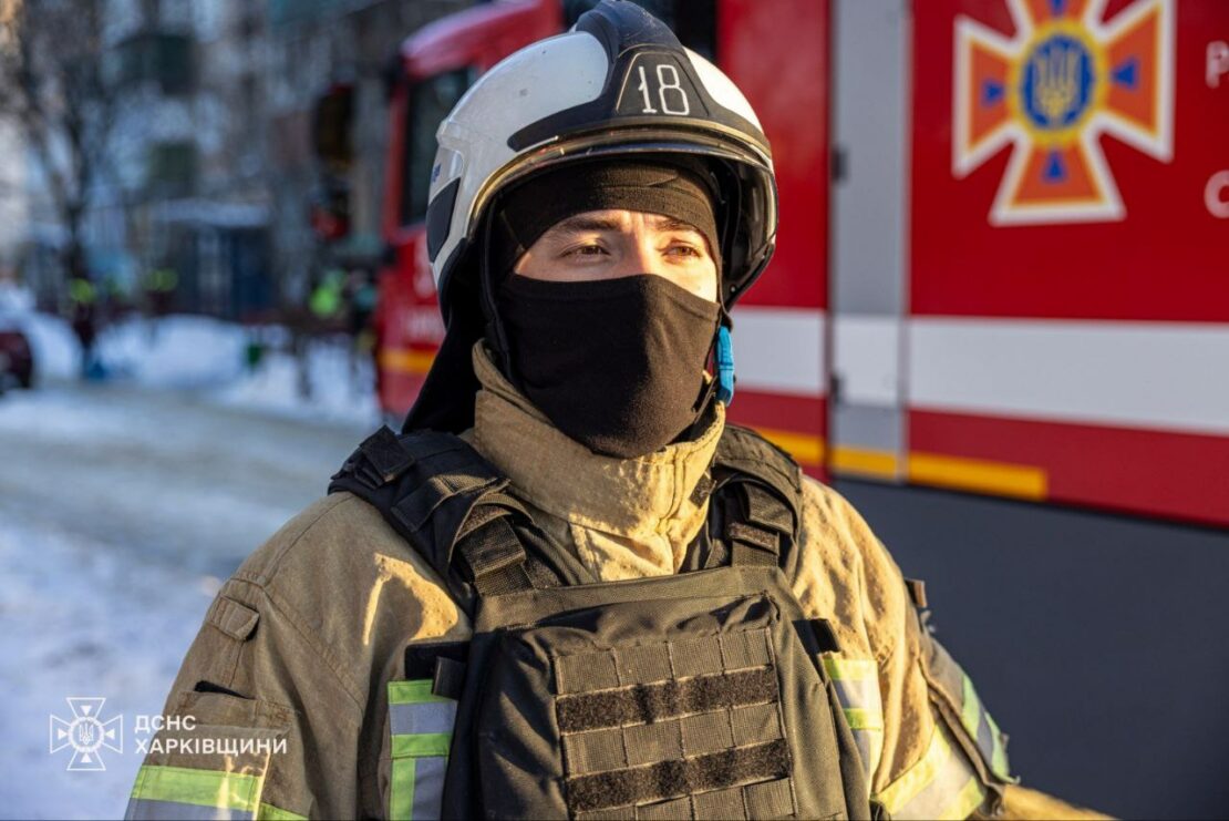 У Харкові ліквідують наслідки ворожого удару (фото)