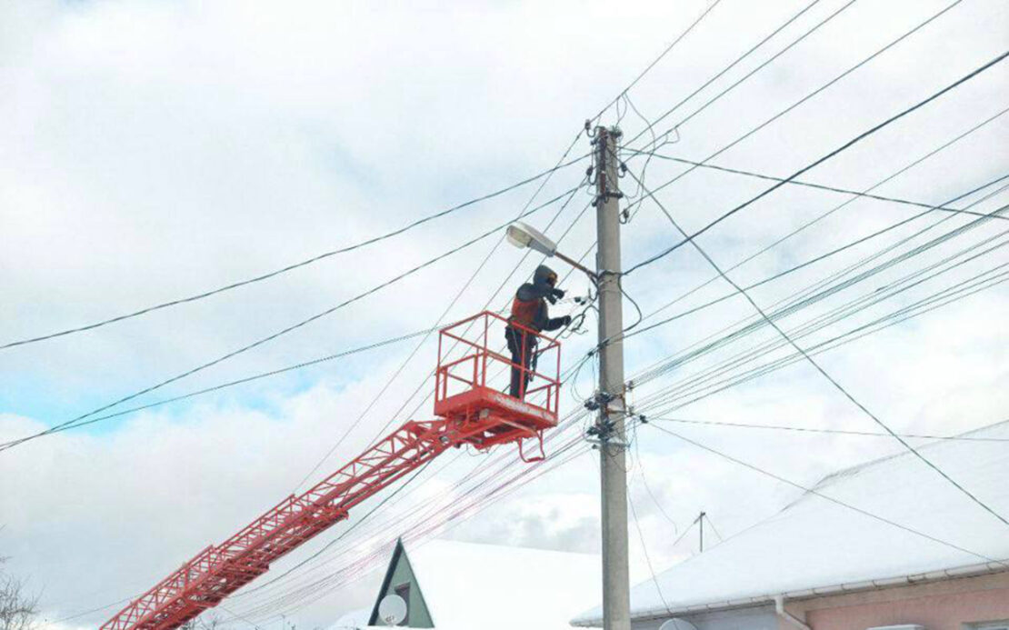 У Харкові впорядковують вуличне освітлення