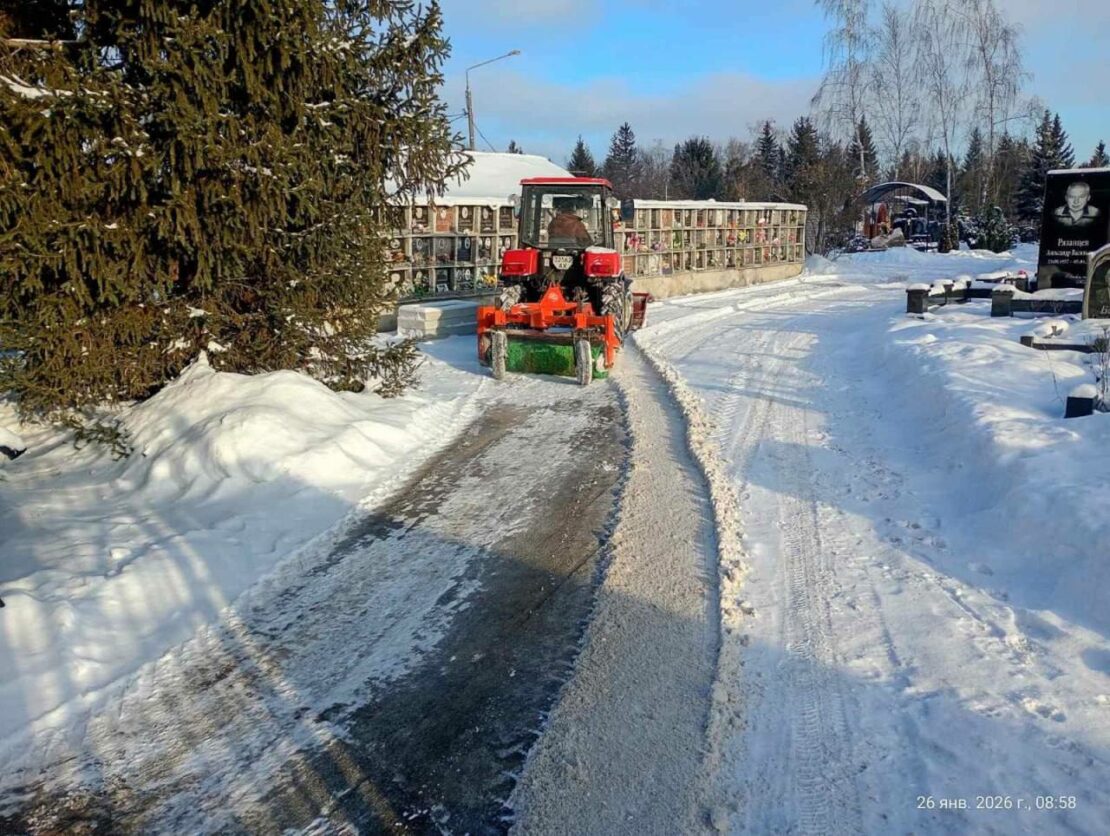 У Харкові з кладовищ вивезли 28 кубометрів сміття (фото)