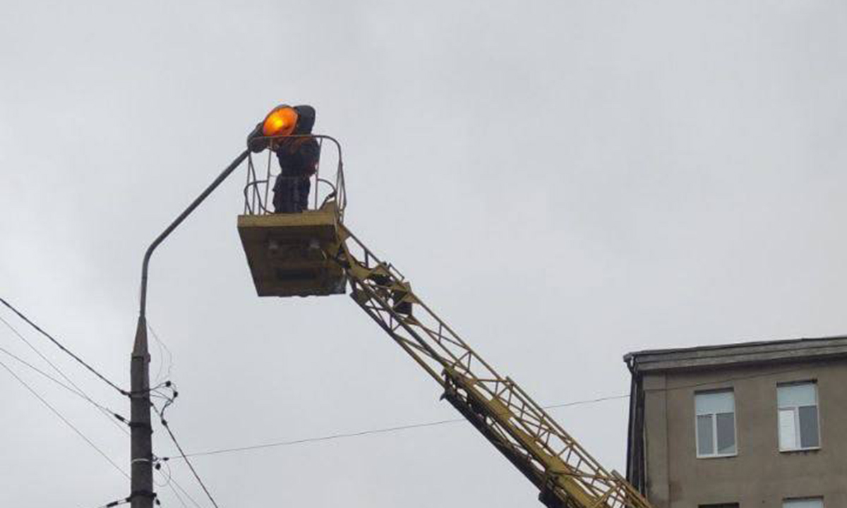 У Харкові впорядковують вуличне освітлення