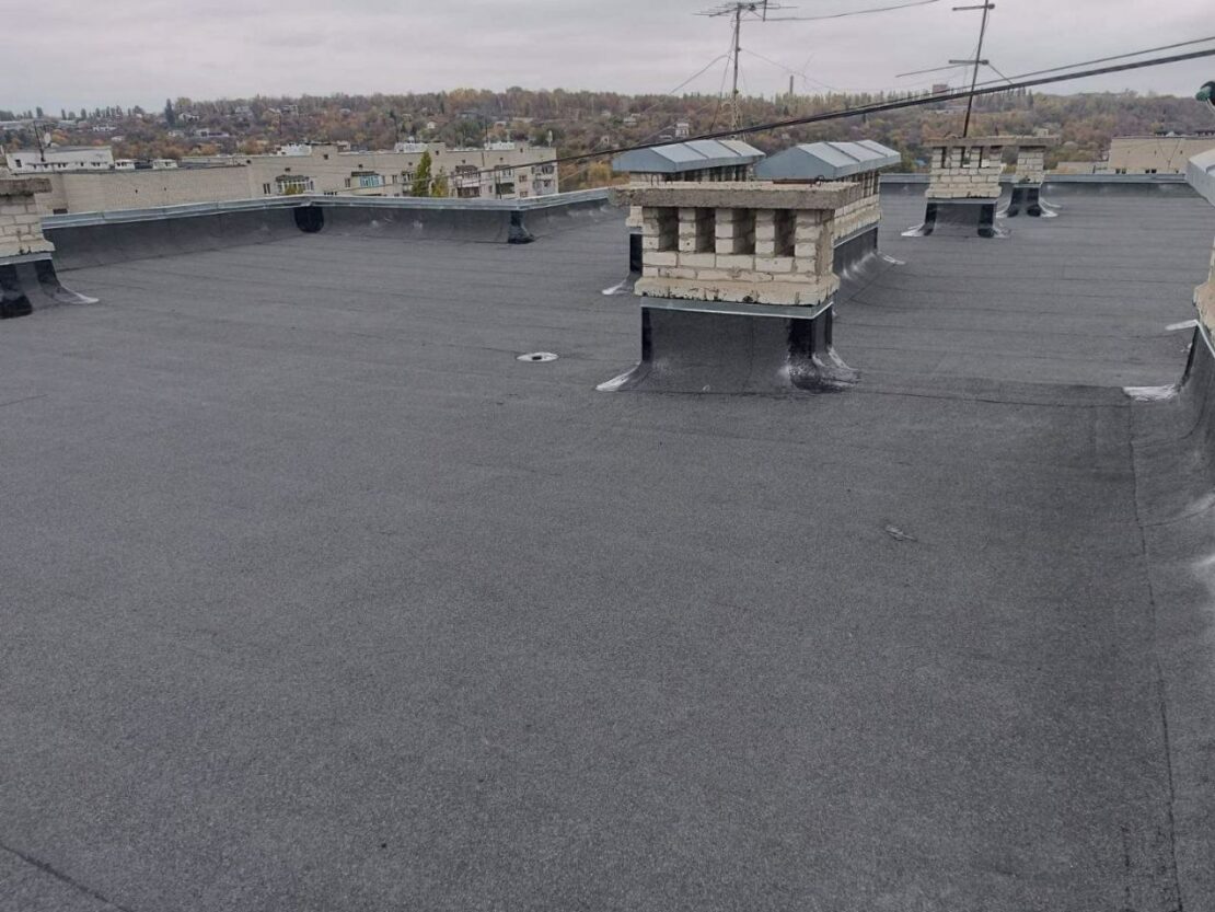 Минулого року у Харкові відновили понад 100 покрівель (фото)