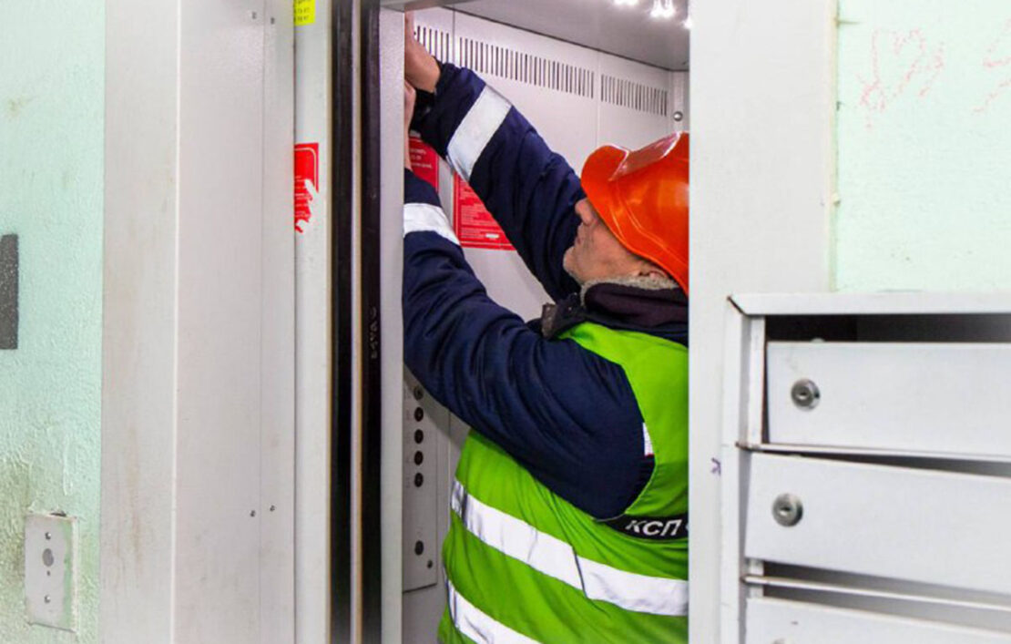 Минулого тижня у Харкові застрягли в ліфтах 145 людей (фото)