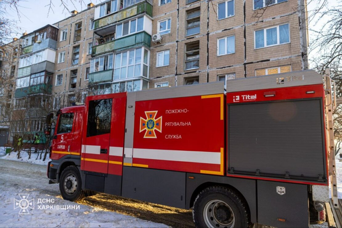 У Харкові ліквідують наслідки ворожого удару (фото)