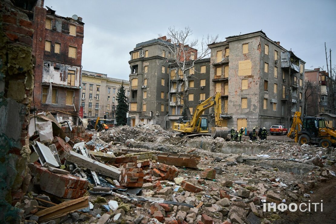 У Харкові продовжують ліквідувати наслідки обстрілу 2 січня