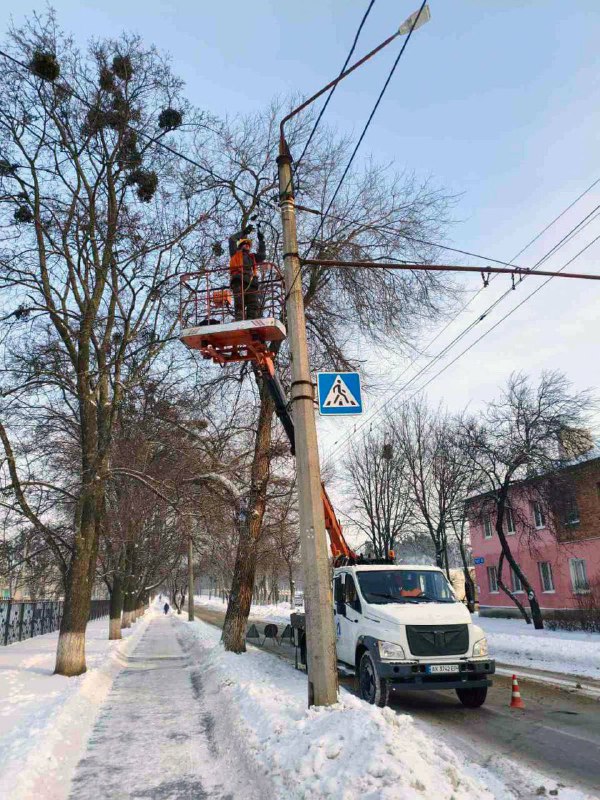 У Харкові впорядковують вуличне освітлення (фото)