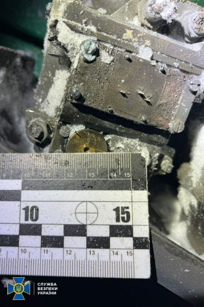 СБУ показала уламки ракети «Орєшнік», яка вдарила по Львівщині (фото)