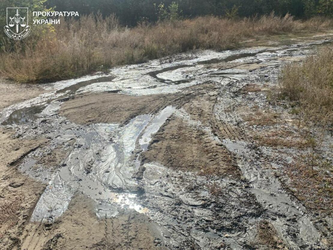 У Харкові підприємство забруднило землі каналізацією (фото)