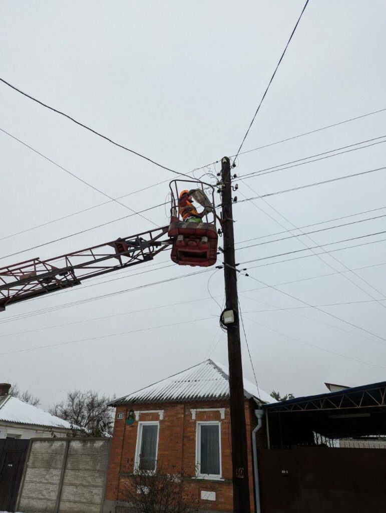 У Харкові впорядковують вуличне освітлення (фото)