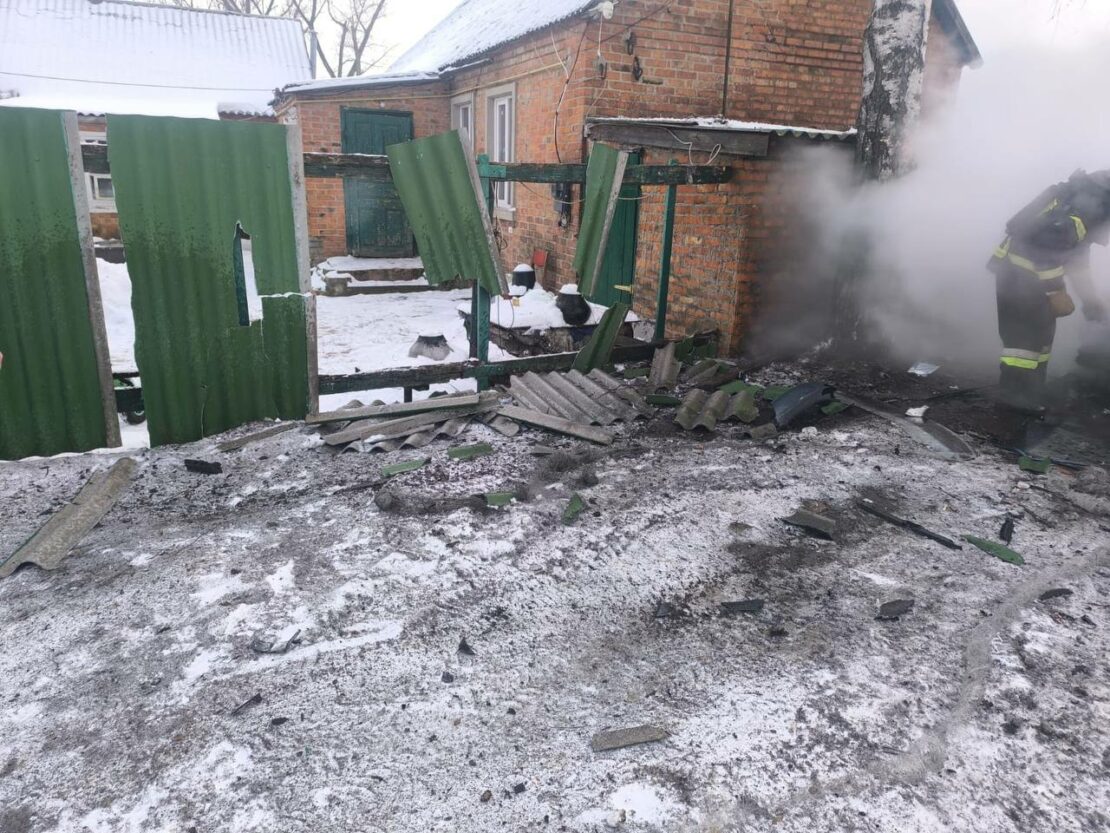 Ворог атакував селище Золочів на Харківщині (фото)