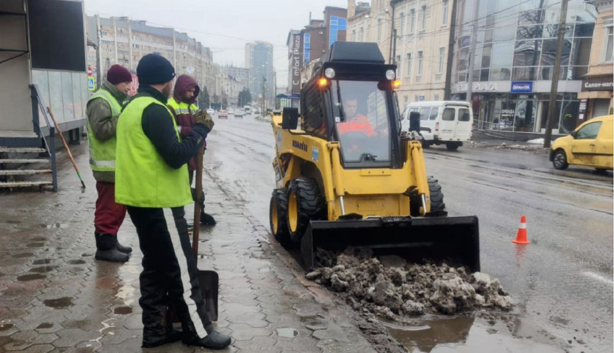 З початку тижня з Харкова вивезли понад три тисячі кубометрів снігу та криги
