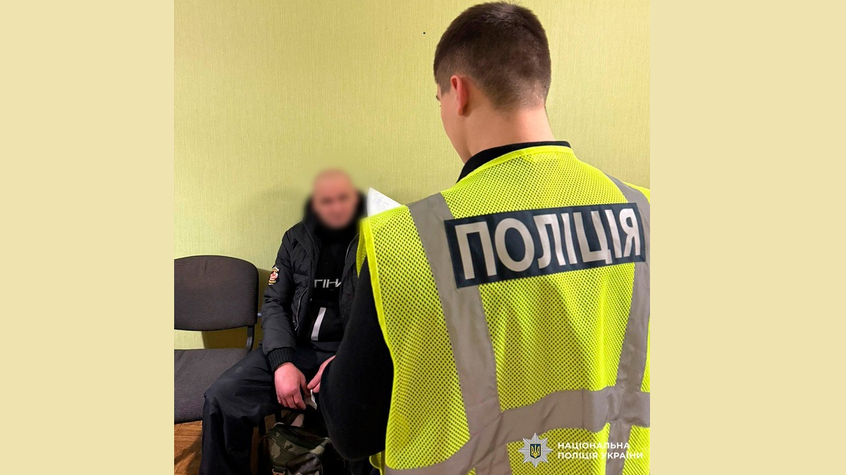 У Харкові чоловік посеред вулиці пограбував жінку