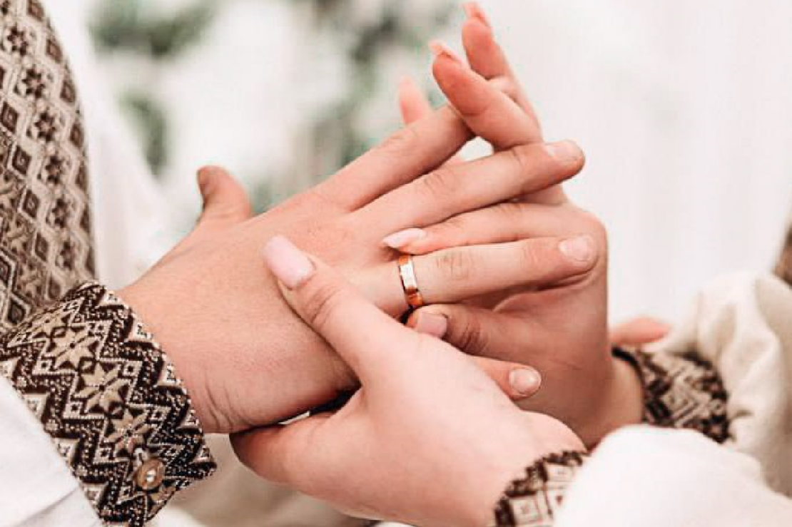 В Україні за тиждень зареєстровано понад 2,4 тисячі шлюбів