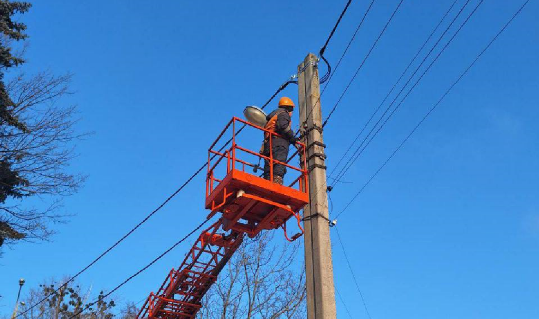 У Харкові впорядковують вуличне освітлення (фото)