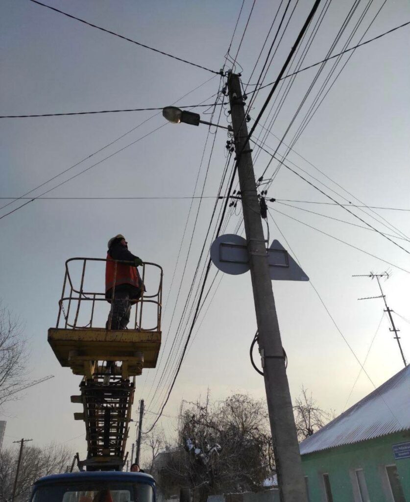 У Харкові впорядковують вуличне освітлення (фото)