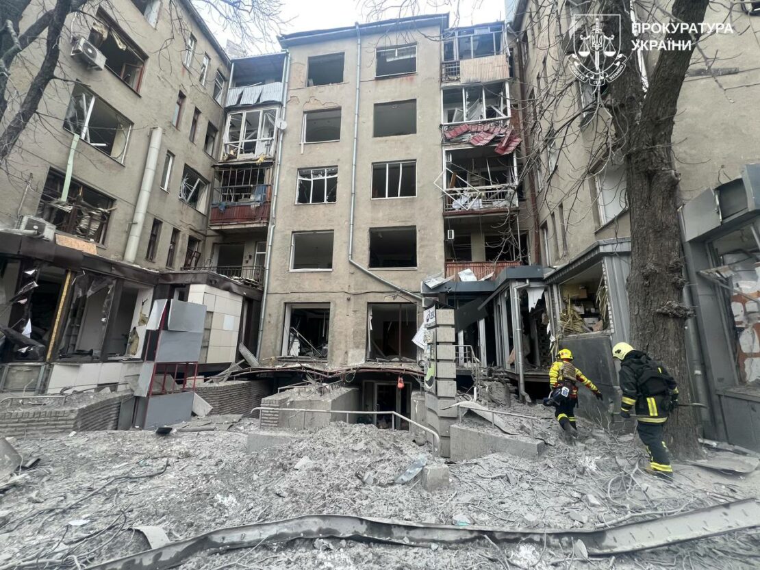 Внаслідок обстрілу у Харкові постраждали 30 людей (фото)