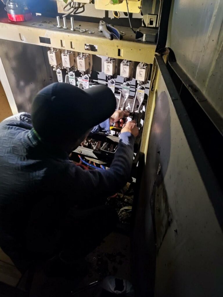 Минулого тижня у Харкові застрягли в ліфтах 145 людей (фото)