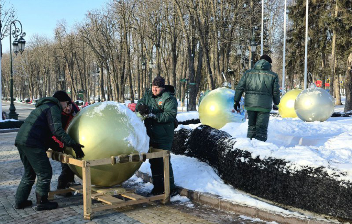 У Центральному парку Харкова демонтують новорічні декорації