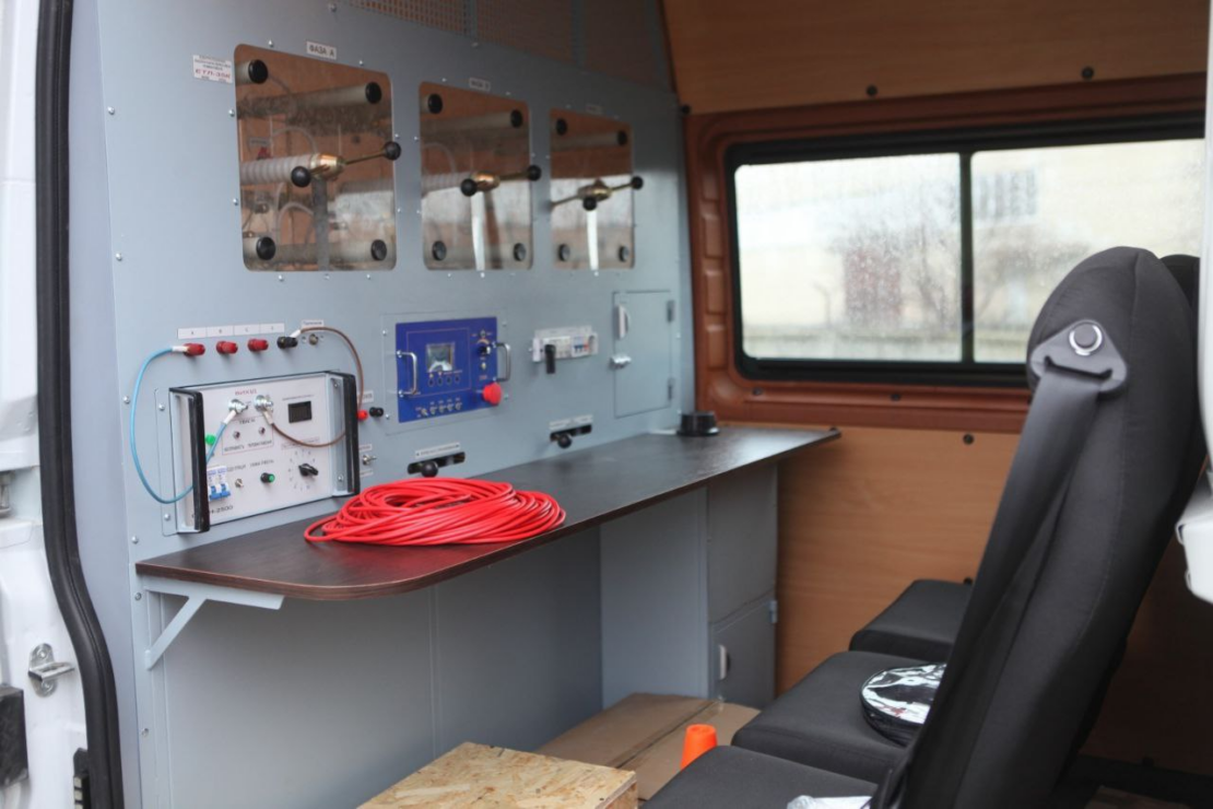 Харківські енергетики отримали нові пересувні лабораторії (фото)