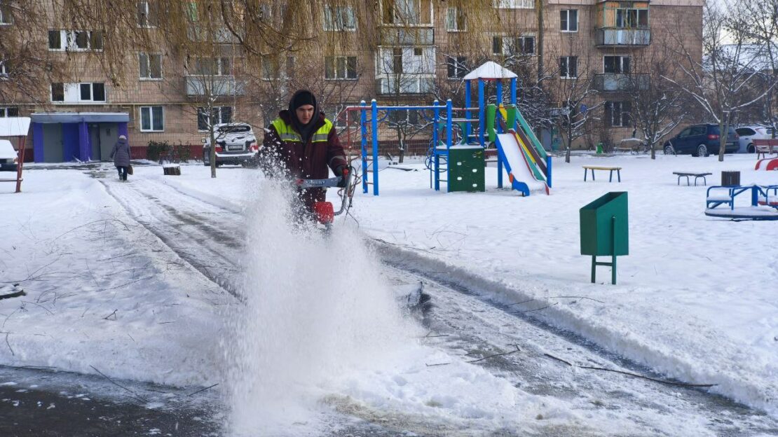 За три доби з Харкова вивезли тисячу кубометрів снігу