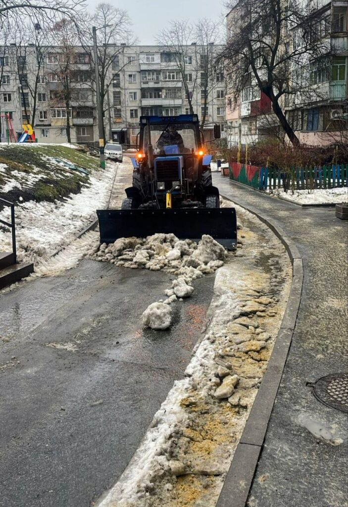 З початку тижня з Харкова вивезли понад три тисячі кубометрів снігу та криги