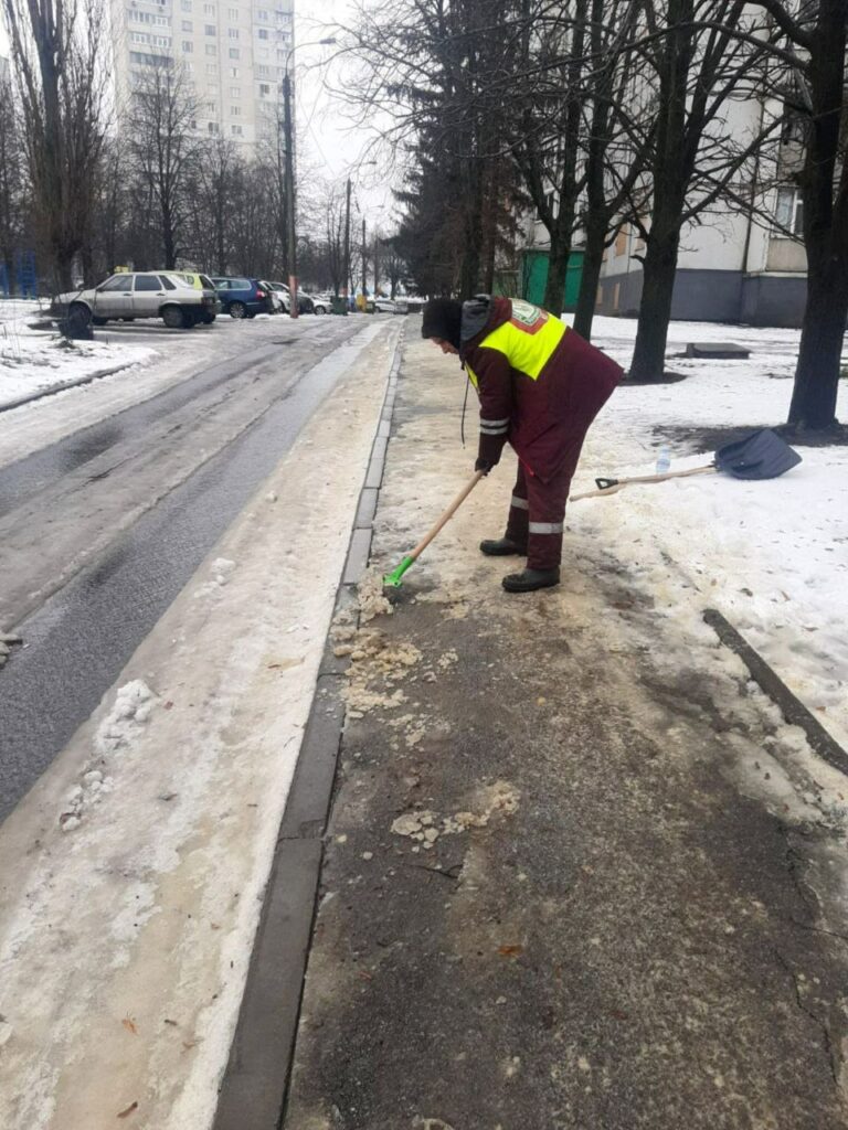 З початку тижня з Харкова вивезли понад три тисячі кубометрів снігу та криги