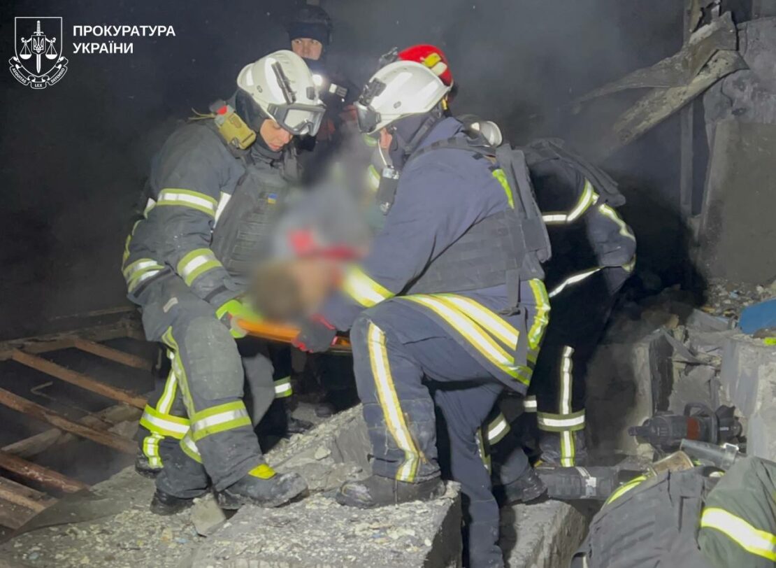 Удар рф по поштовому терміналу у передмісті Харкова 13.01.2026