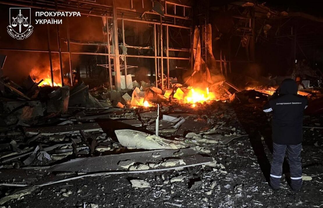 Удар рф по поштовому терміналу у передмісті Харкова 13.01.2026