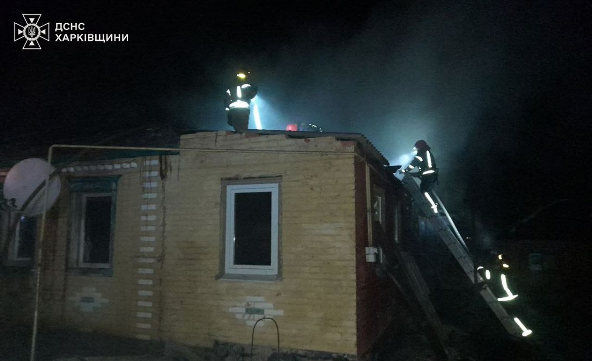 На Харківщині внаслідок обстрілів горіли дачі та приватні будинки