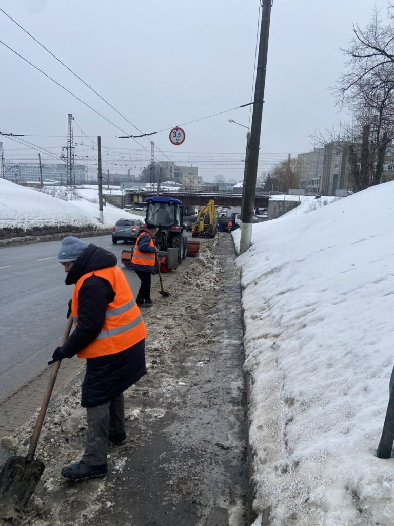 За добу з Харкова вивезли понад 2 тисячі кубометрів снігу та льоду