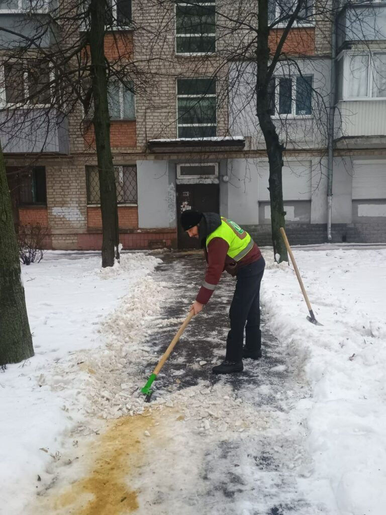 За добу з Харкова вивезли понад 2 тисячі кубометрів снігу та льоду
