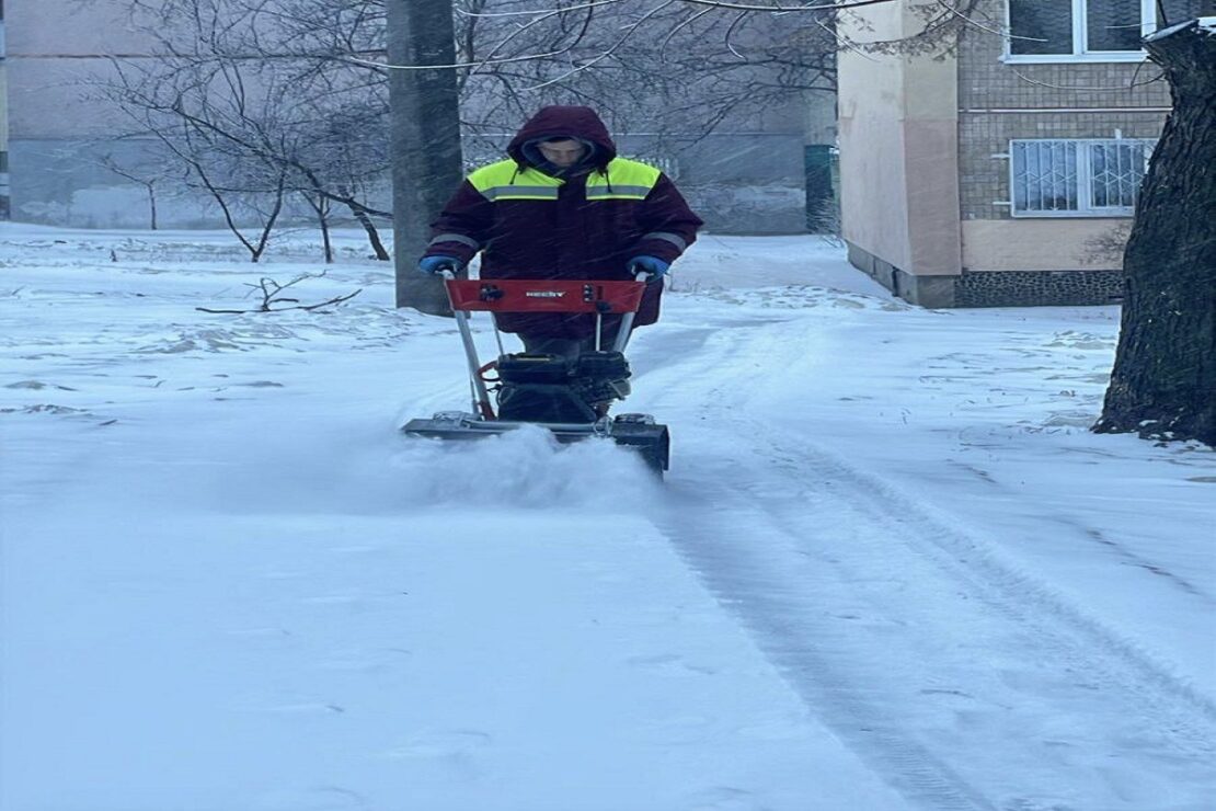 У Харкові комунальники борються з негодою (фото)