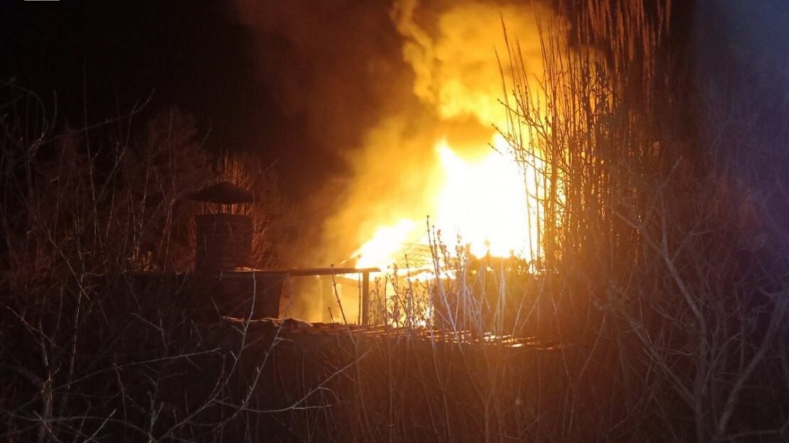 У згорілому дачному будинку на Харківщині виявили тіло чоловіка