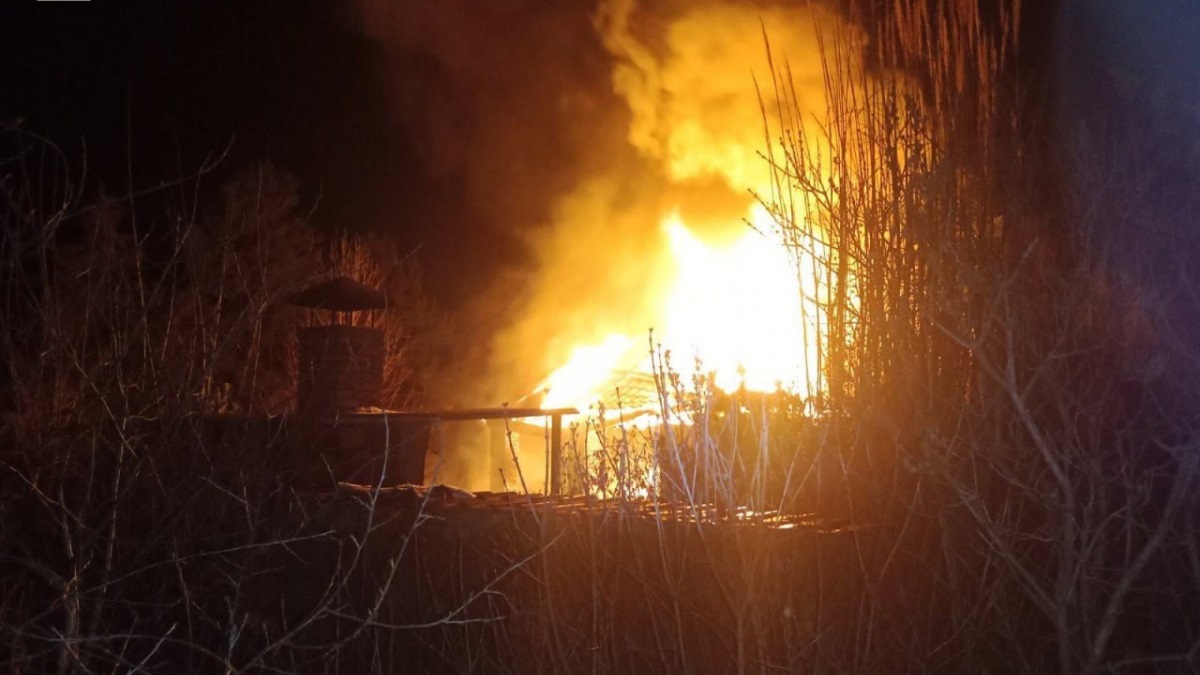 У згорілому дачному будинку на Харківщині виявили тіло чоловіка