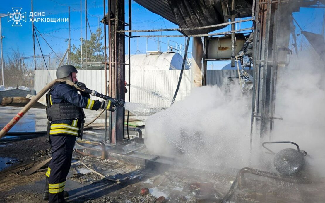 Ворожий дрон вдарив по АЗС на Харківщині: є постраждалий (фото)