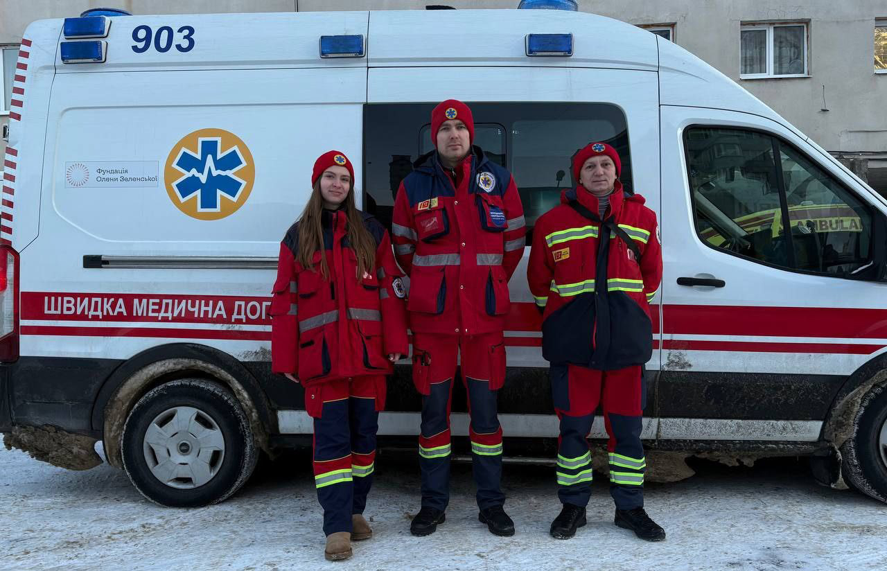 На Харківщині медики “швидкої” врятували життя двох людей