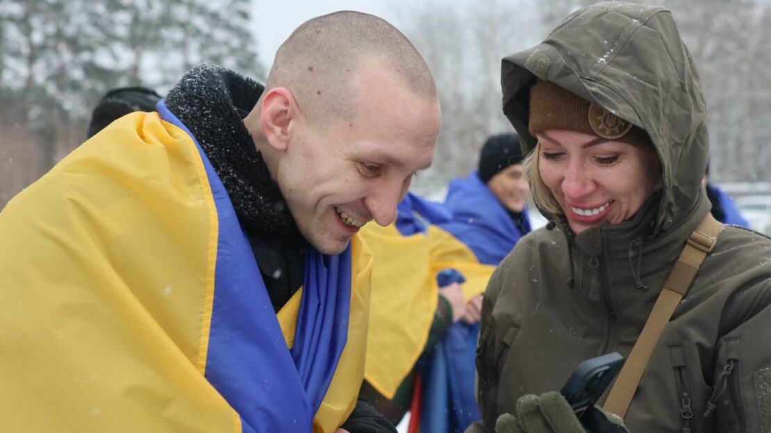 З російського полону повернулися 157 військових та цивільних (фото)
