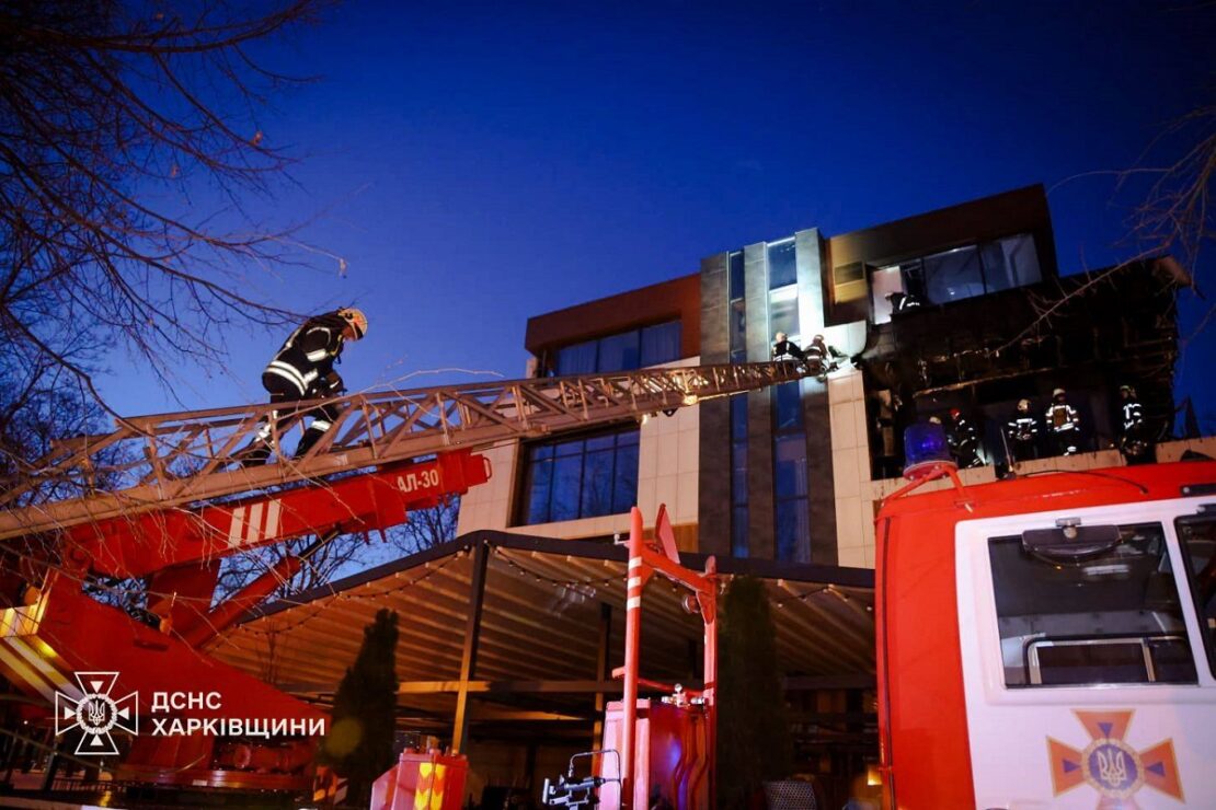 У центрі Харкова сталася пожежа у ресторані: подробиці від ДСНС