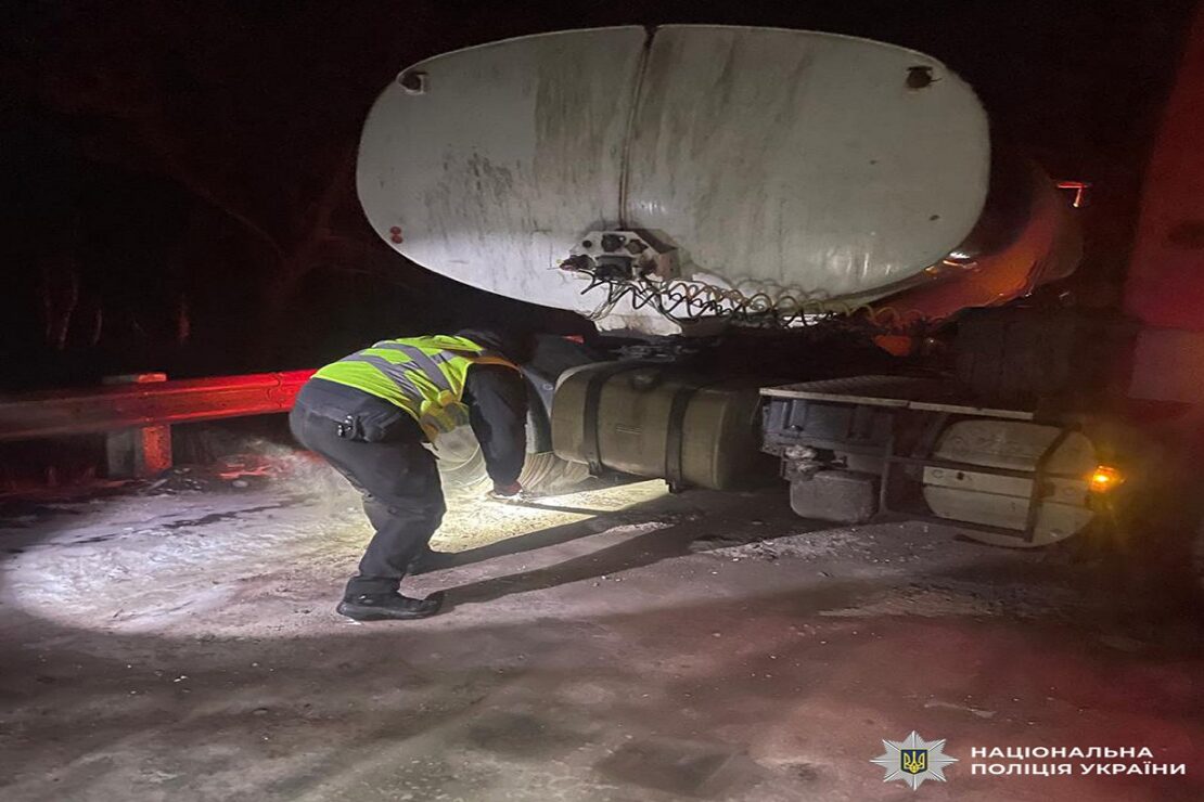 На Харківщині поліція допомогла водієві продовжити рух 