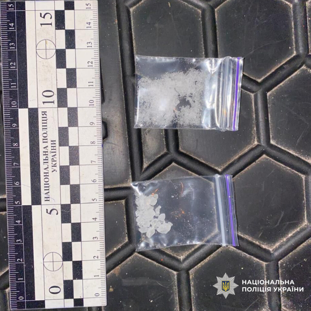 На Харківщині поліцейські затримали трьох збувачів психотропів (фото)