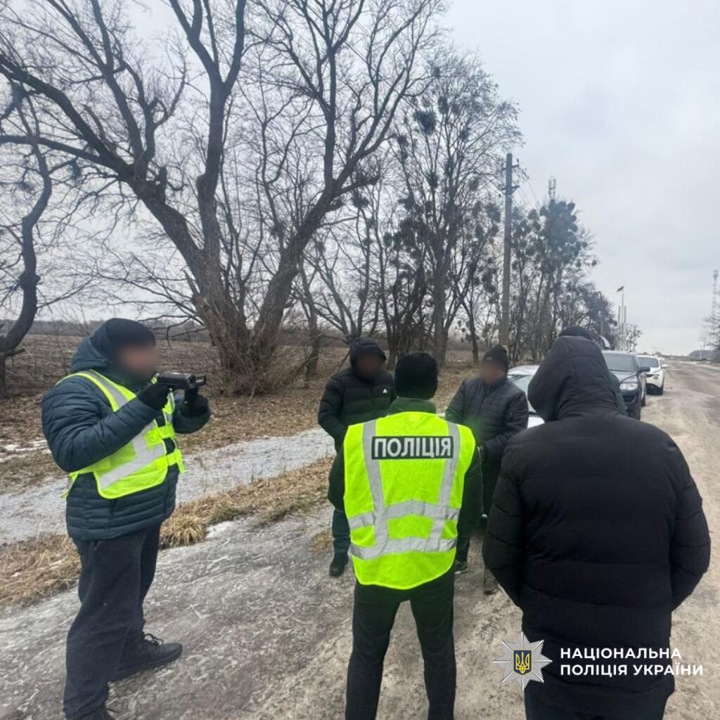 На Харківщині поліцейські затримали трьох збувачів психотропів (фото)