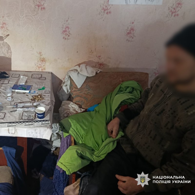 На Харківщині чоловік влаштував вдома наркопритон (фото)