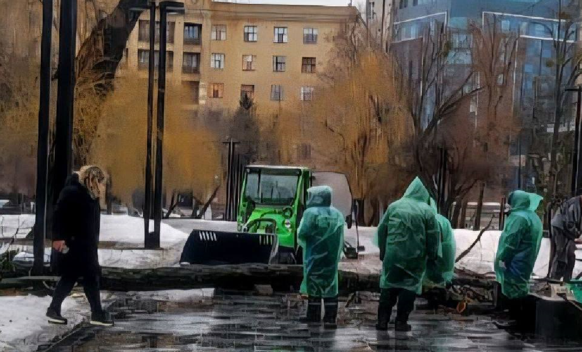 Негода у Харкові: сильний вітер спричинив деревопад