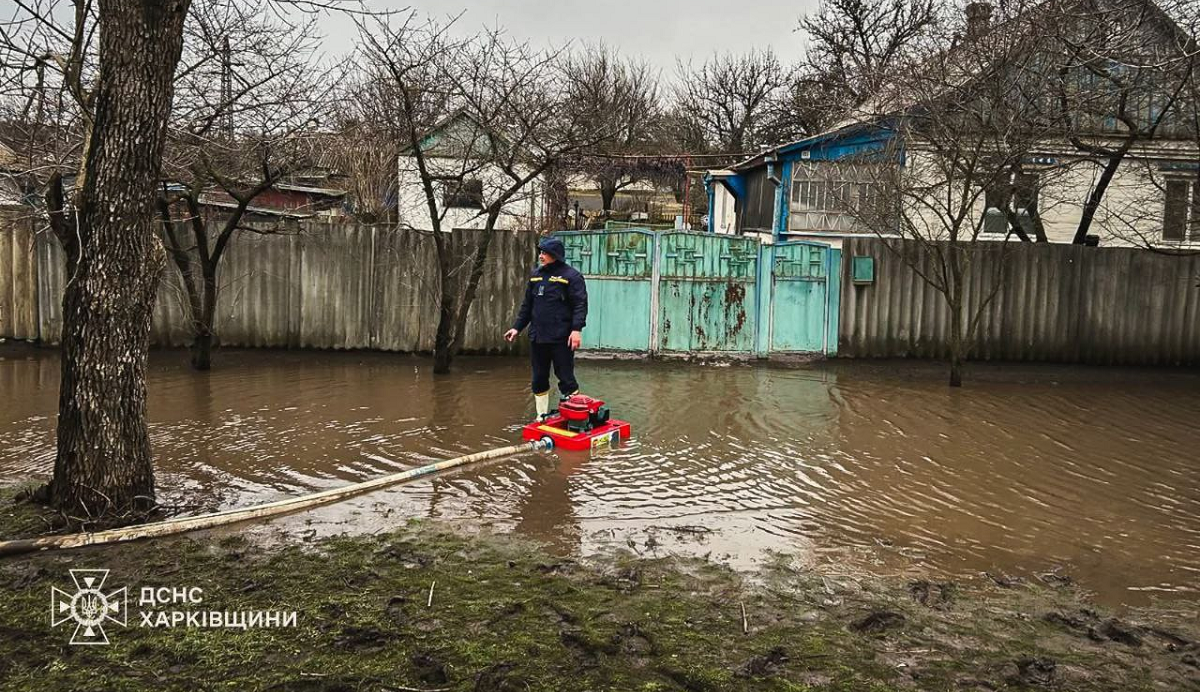 На Харківщині рятувальники допомагають населенню ліквідувати наслідки підтоплень