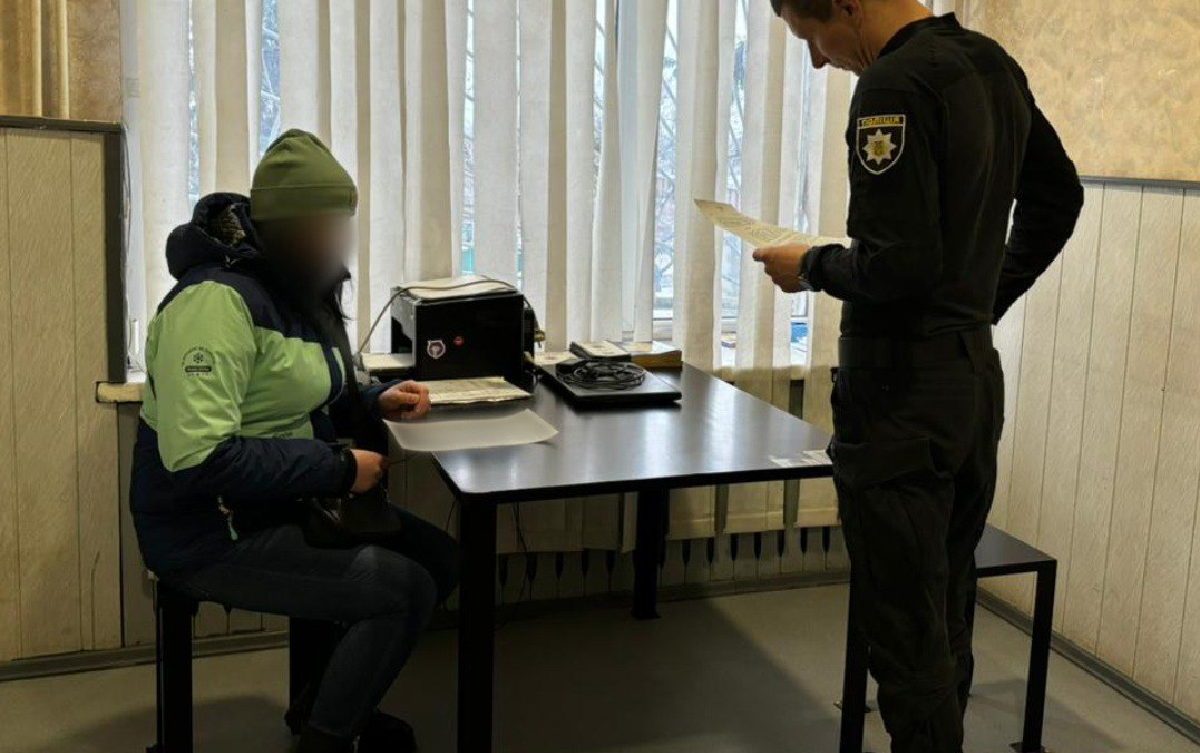 Жителька Харківщини вкрала у військового 1800 долл США