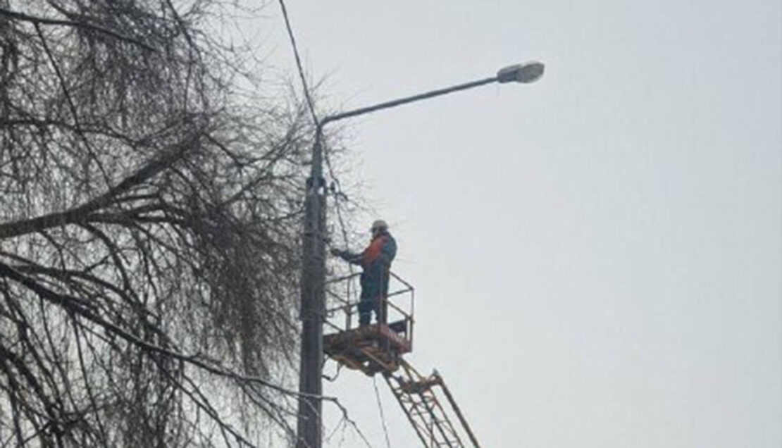 У Харкові впорядковують вуличне освітлення